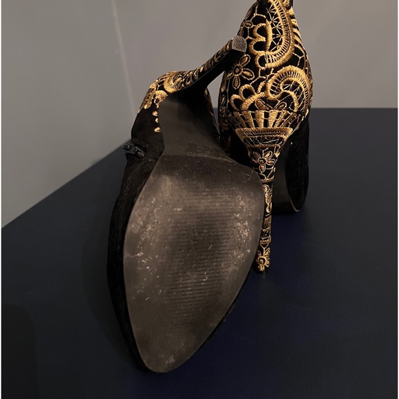 Beautiful faux suede/velvet booties - lightly worn with beautiful gold appliqués - Picture 3 of 5